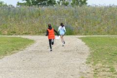 Les  fonds sont reversés à une association locale.
