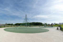 De nouveaux équipements de loisirs agrémentent la promenade dont une aire de jeux De nouveaux équipements de loisirs agrémentent la promenade dont une aire de jeux