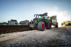 Épandage du compost de débris végétaux Épandage du compost de débris végétaux
