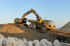 Mise en place du substrat fertile sur le site Mise en place du substrat fertile sur le site