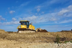 Compost régalé au-dessus des matériaux sélectionnés